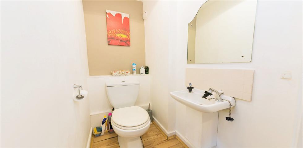 			HEATING and HOT WATER INCLUDED, 2 Bedroom, 1 bath, 1 reception Maisonette			 Tavistock Crescent, Ladbroke Grove/Notting Hill